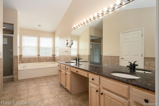 14864 LIRI Drive, Sterling Heights, MI 48312