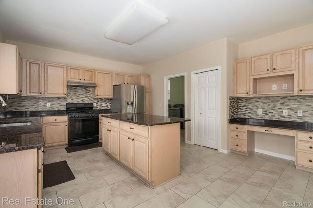 14864 LIRI Drive, Sterling Heights, MI 48312