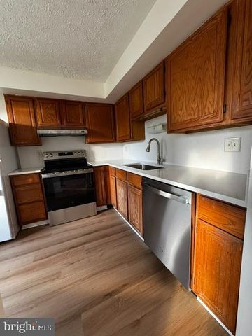 13238 CUSTOM HOUSE CT, Fairfax, VA 22033