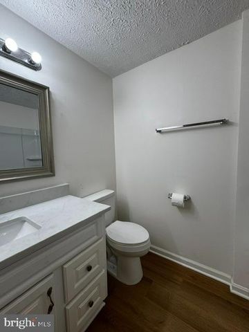 13238 CUSTOM HOUSE CT, Fairfax, VA 22033
