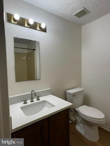 13238 CUSTOM HOUSE CT, Fairfax, VA 22033