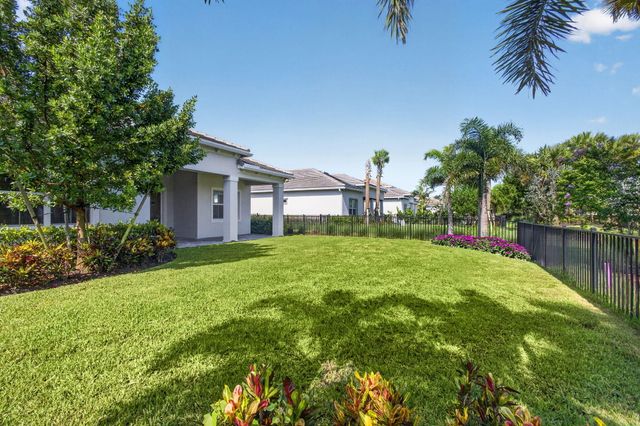12525 Triumph Lane, Palm Beach Gardens, FL 33412