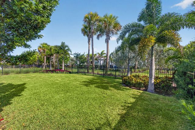 12525 Triumph Lane, Palm Beach Gardens, FL 33412
