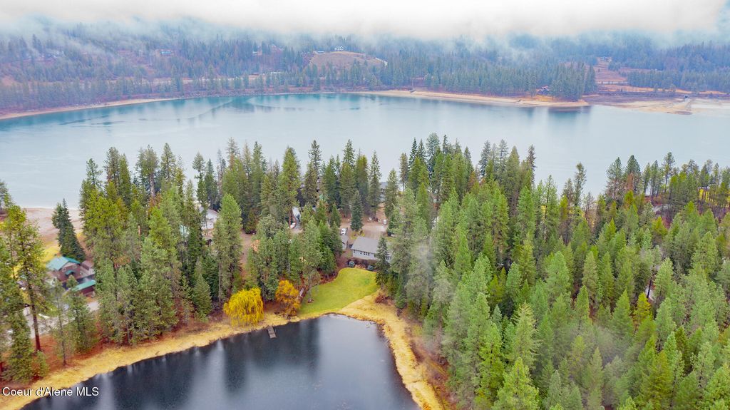 2252 Gypsy Bay RD, Sagle, ID 83860