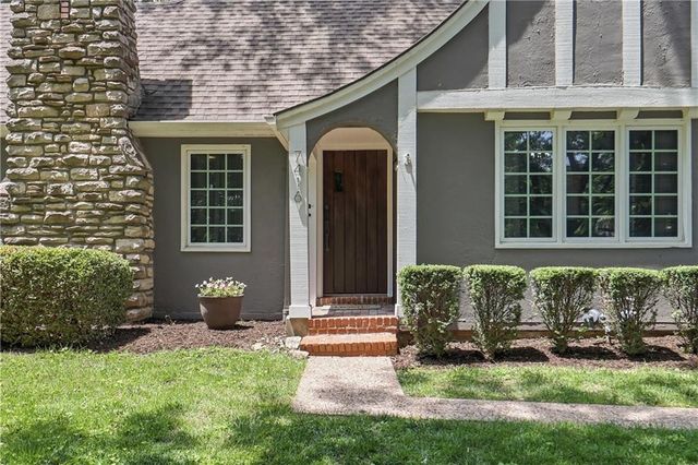 7416 Springfield Street, Prairie Village, KS 66208