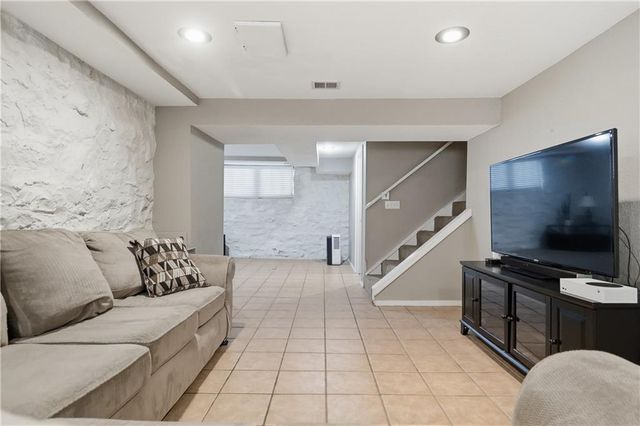 7416 Springfield Street, Prairie Village, KS 66208
