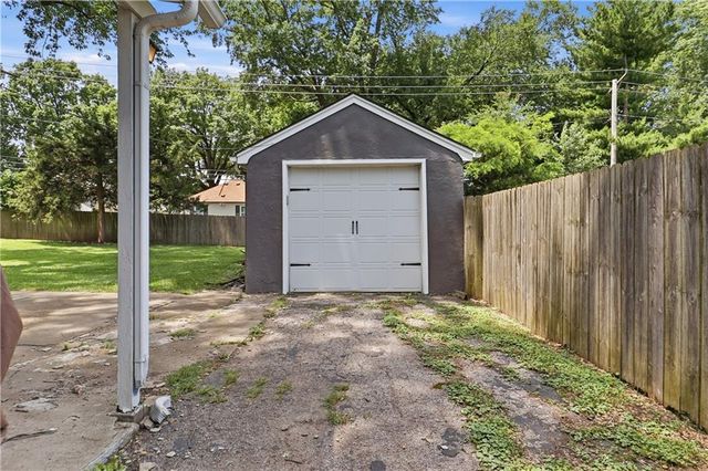 7416 Springfield Street, Prairie Village, KS 66208