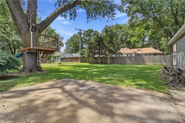 7416 Springfield Street, Prairie Village, KS 66208