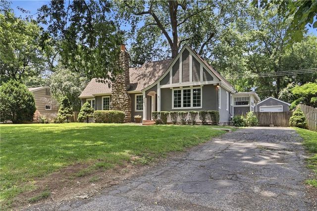 7416 Springfield Street, Prairie Village, KS 66208