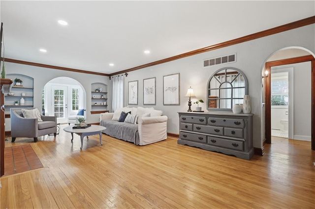 7416 Springfield Street, Prairie Village, KS 66208