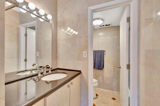 806 SE 7th Street 104, Deerfield Beach, FL 33441