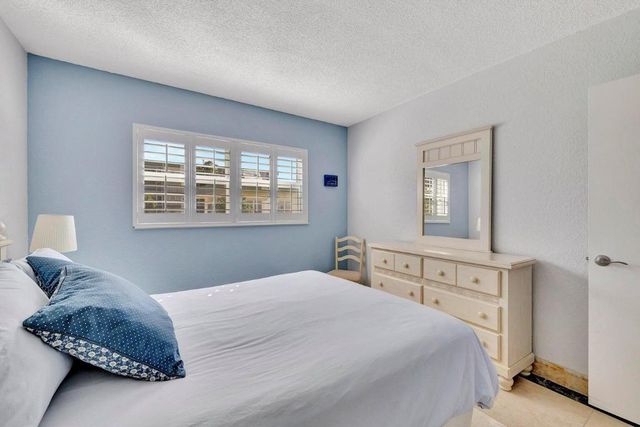 806 SE 7th Street 104, Deerfield Beach, FL 33441