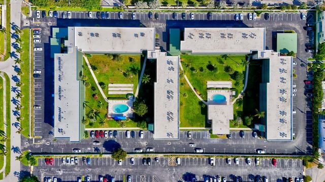 806 SE 7th Street 104, Deerfield Beach, FL 33441