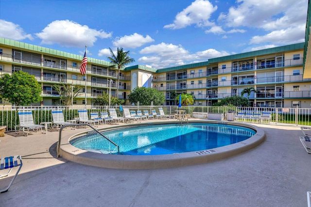 806 SE 7th Street 104, Deerfield Beach, FL 33441