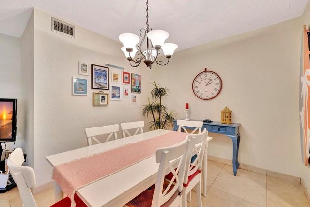 806 SE 7th Street 104, Deerfield Beach, FL 33441