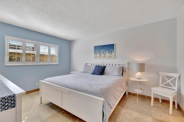 806 SE 7th Street 104, Deerfield Beach, FL 33441