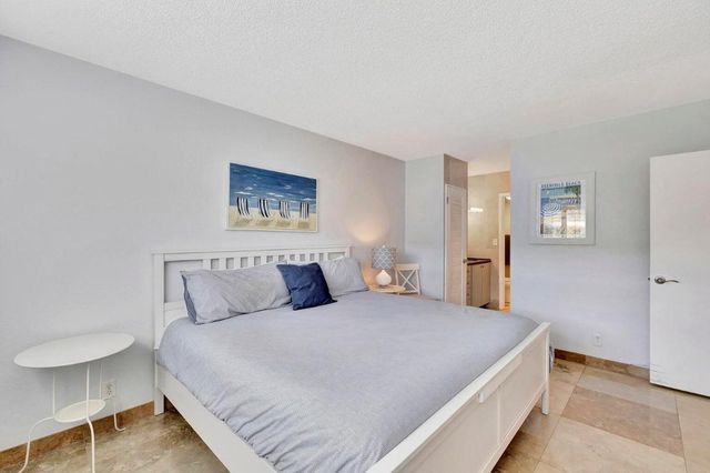 806 SE 7th Street 104, Deerfield Beach, FL 33441