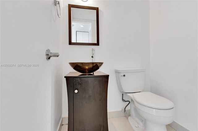 100 Bayview Dr 1002, Sunny Isles Beach, FL 33160