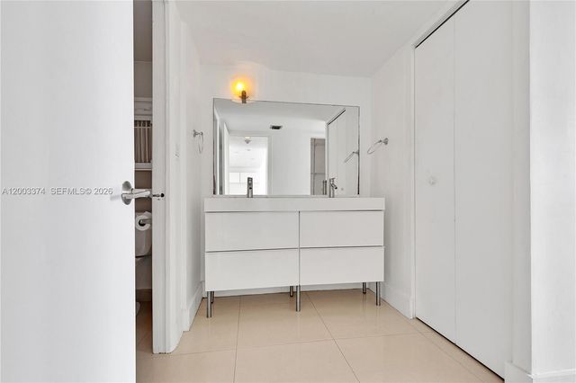 100 Bayview Dr 1002, Sunny Isles Beach, FL 33160