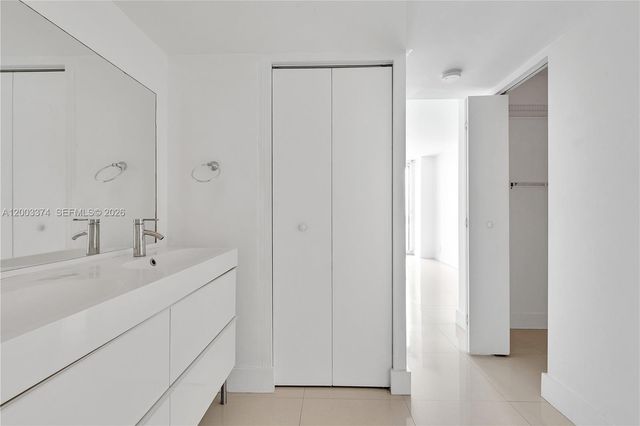 100 Bayview Dr 1002, Sunny Isles Beach, FL 33160