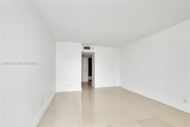 100 Bayview Dr 1002, Sunny Isles Beach, FL 33160