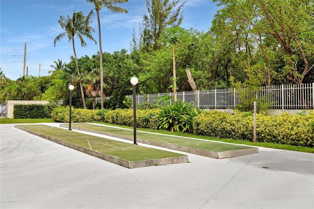 100 Bayview Dr 1002, Sunny Isles Beach, FL 33160