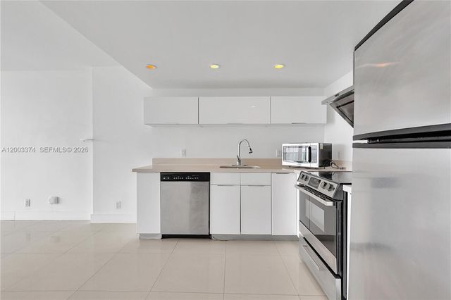 100 Bayview Dr 1002, Sunny Isles Beach, FL 33160