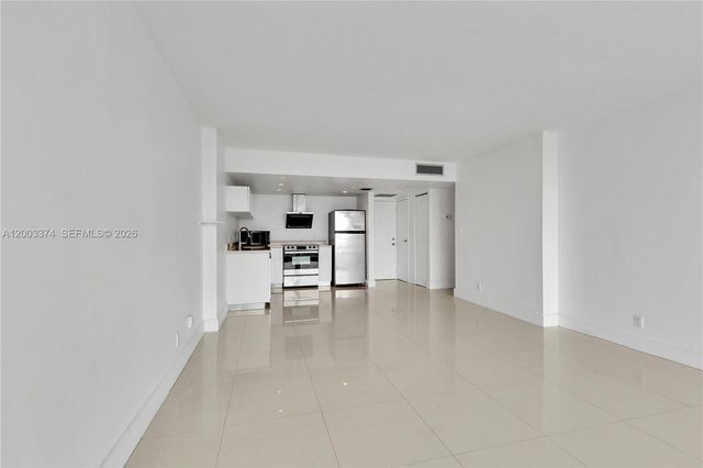 100 Bayview Dr 1002, Sunny Isles Beach, FL 33160