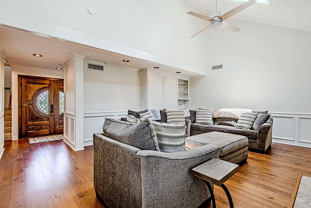 10307 Piping Rock Lane, Houston, TX 77042