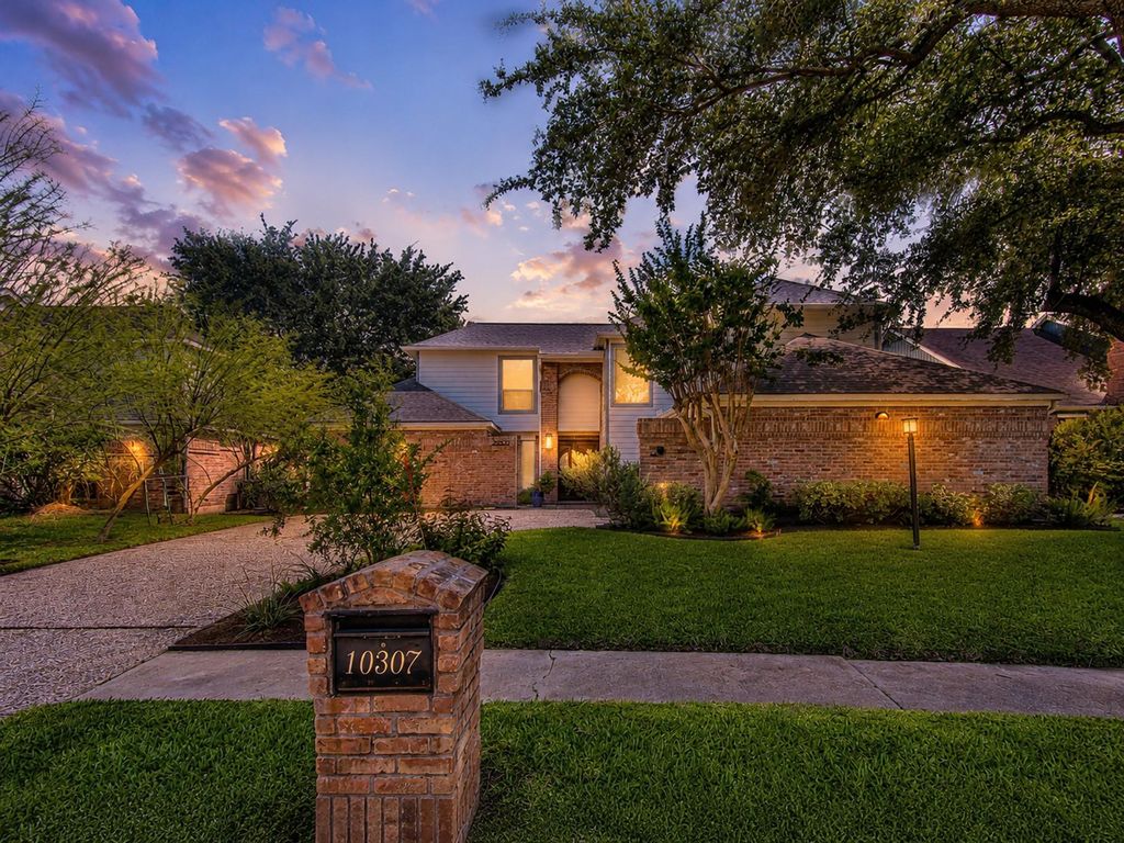 10307 Piping Rock Lane, Houston, TX 77042