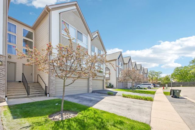 673 E FOUNTAINVIEW Drive 673, Mundelein, IL 60060