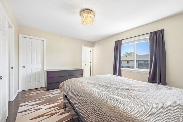 673 E FOUNTAINVIEW Drive 673, Mundelein, IL 60060