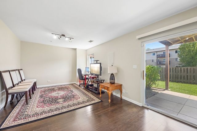 673 E FOUNTAINVIEW Drive 673, Mundelein, IL 60060