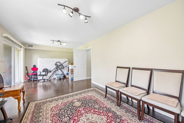 673 E FOUNTAINVIEW Drive 673, Mundelein, IL 60060