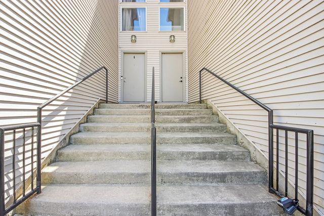 673 E FOUNTAINVIEW Drive 673, Mundelein, IL 60060