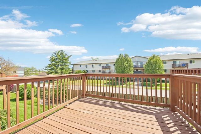 673 E FOUNTAINVIEW Drive 673, Mundelein, IL 60060