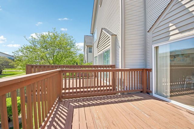 673 E FOUNTAINVIEW Drive 673, Mundelein, IL 60060