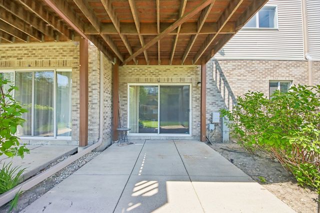 673 E FOUNTAINVIEW Drive 673, Mundelein, IL 60060