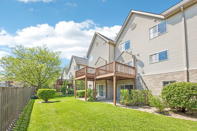 673 E FOUNTAINVIEW Drive 673, Mundelein, IL 60060