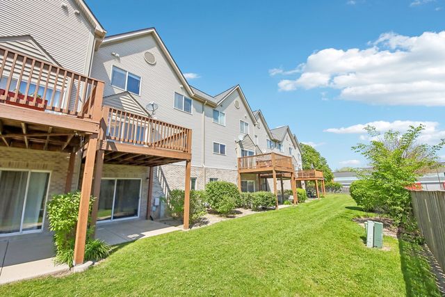 673 E FOUNTAINVIEW Drive 673, Mundelein, IL 60060