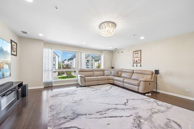 673 E FOUNTAINVIEW Drive 673, Mundelein, IL 60060