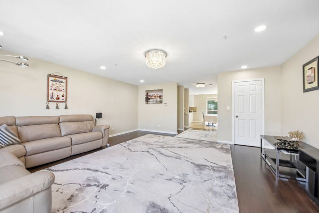 673 E FOUNTAINVIEW Drive 673, Mundelein, IL 60060
