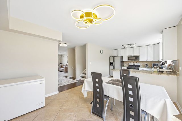 673 E FOUNTAINVIEW Drive 673, Mundelein, IL 60060