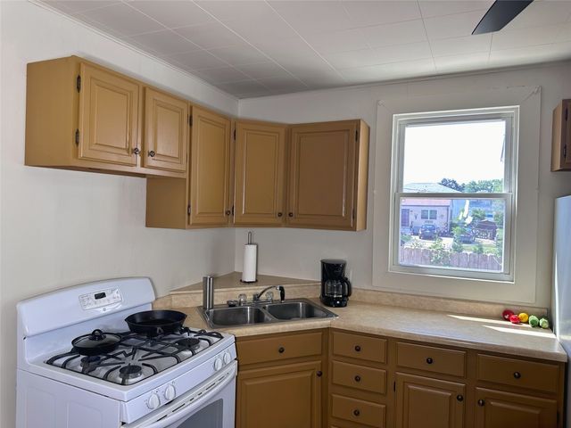 1922 9th SW, Cedar Rapids, IA 52404