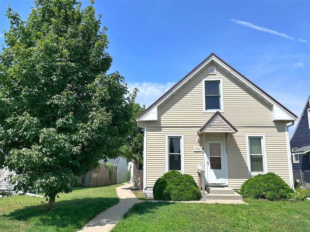 1922 9th SW, Cedar Rapids, IA 52404