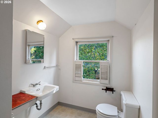 204 Ne 114TH Ave, Portland, OR 97220