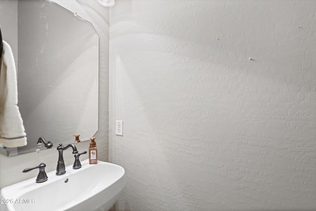 18426 W CHERYL Drive, Waddell, AZ 85355