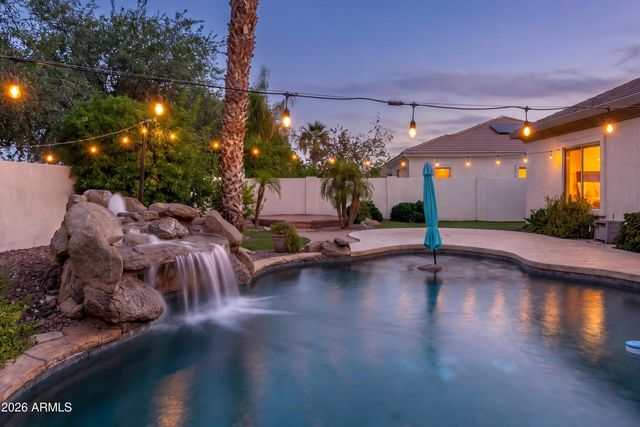 18426 W CHERYL Drive, Waddell, AZ 85355