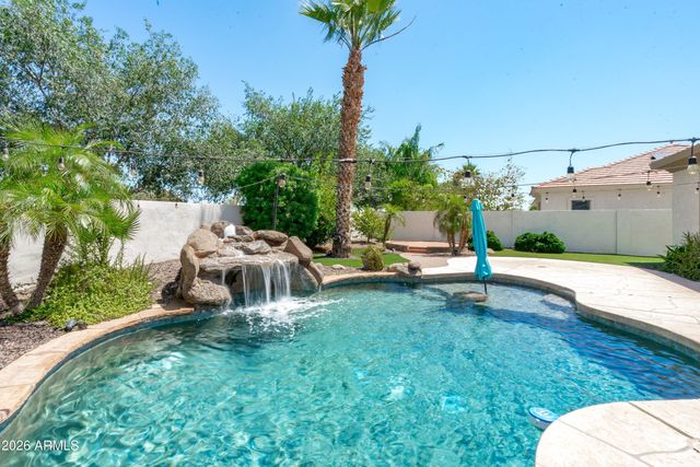 18426 W CHERYL Drive, Waddell, AZ 85355