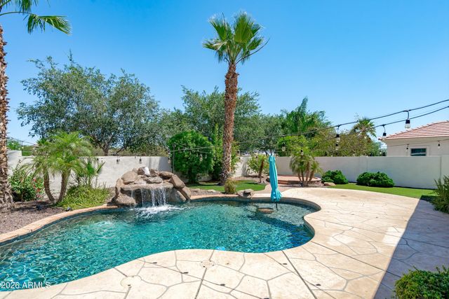 18426 W CHERYL Drive, Waddell, AZ 85355